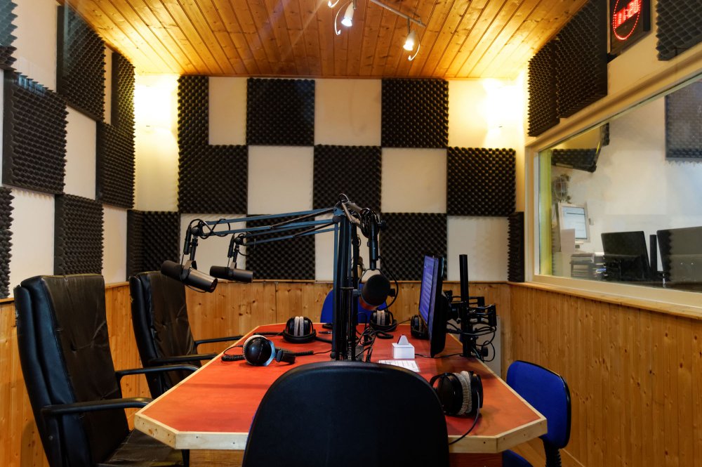 Neptune FM studio radio